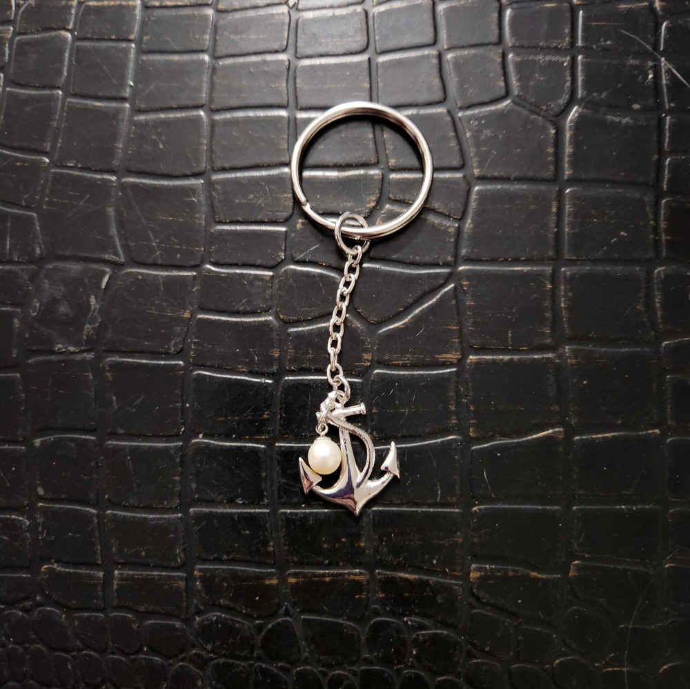 🦪 Vantel Pearls Silver Anchor Keychain
